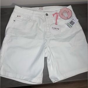 Curve Appeal White shorts size 8/29